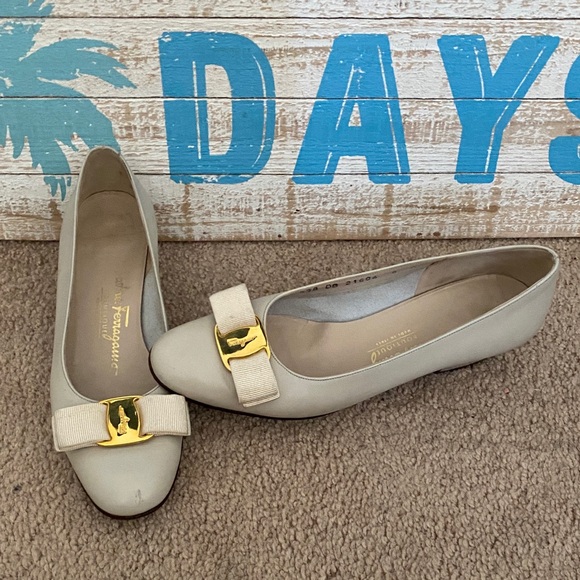 Salvatore Ferragamo Shoes - Salvatore Ferragamo bow shoes size 6